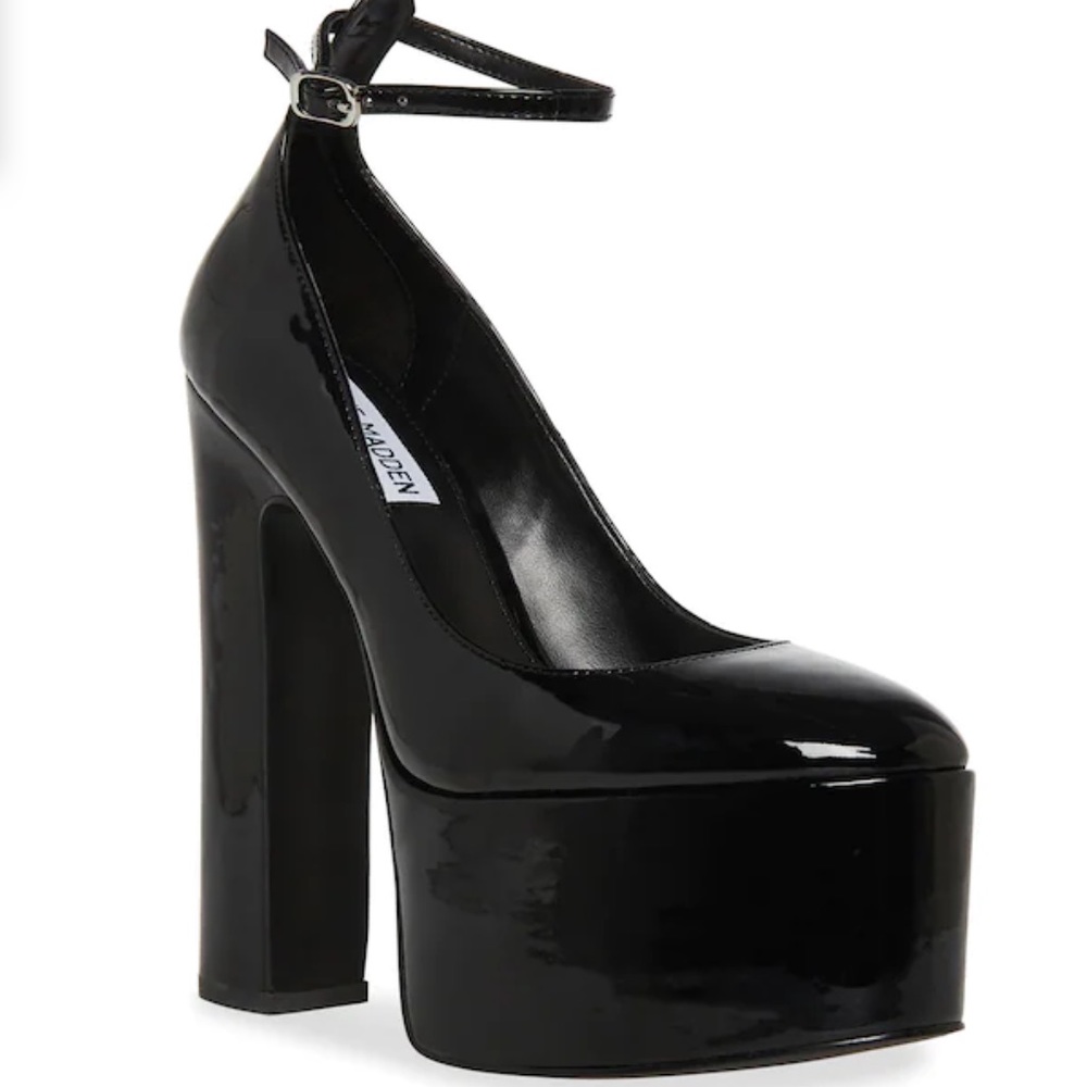 STEVE MADDEN SKYRISE PLATFORM PUMP  glossy pump- almond with ankle strap